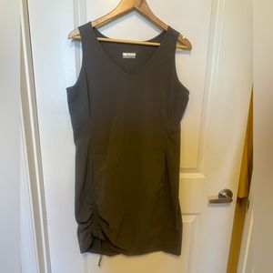Columbia women’s large athletic dress. Side ruching. Performance fabric